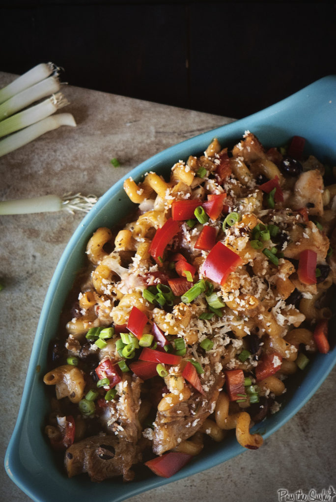 Peppers, chives and grated parmesan, all over a bed of the cheesiest pasta you can dream of. Yeah, it's fat and happy!