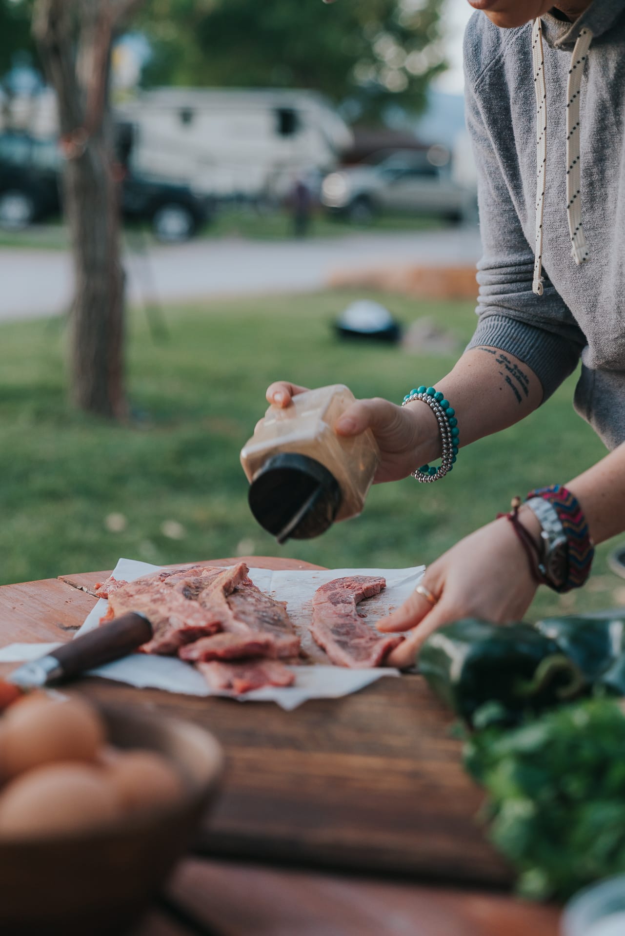 GirlCarnivore, Kita Roberts, seasoning beef with Ooomami, umami blend