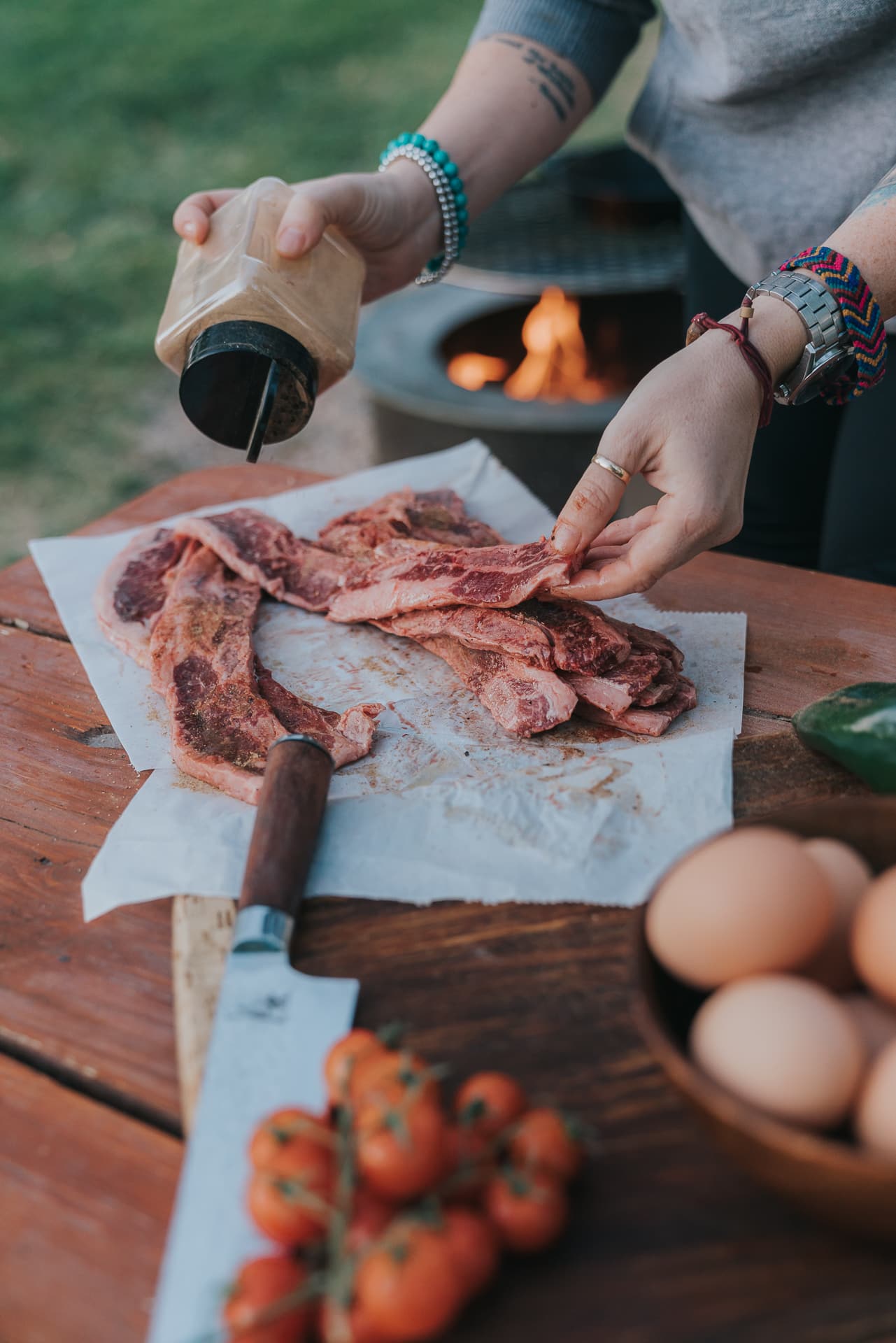 Kita Roberts, GirlCarnivore, seasoning korean style short ribs with ooomami powder