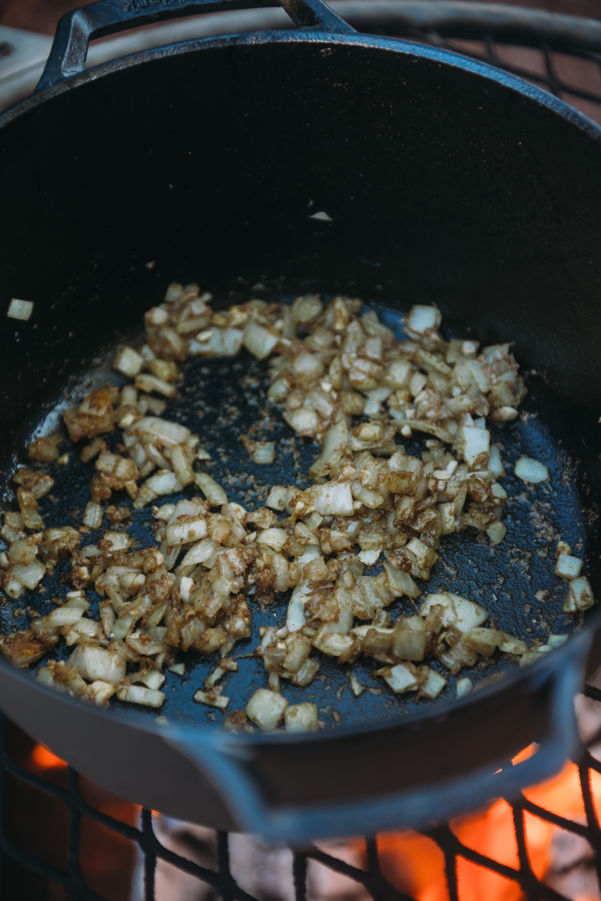 coating onions with curry powder and garam masala
