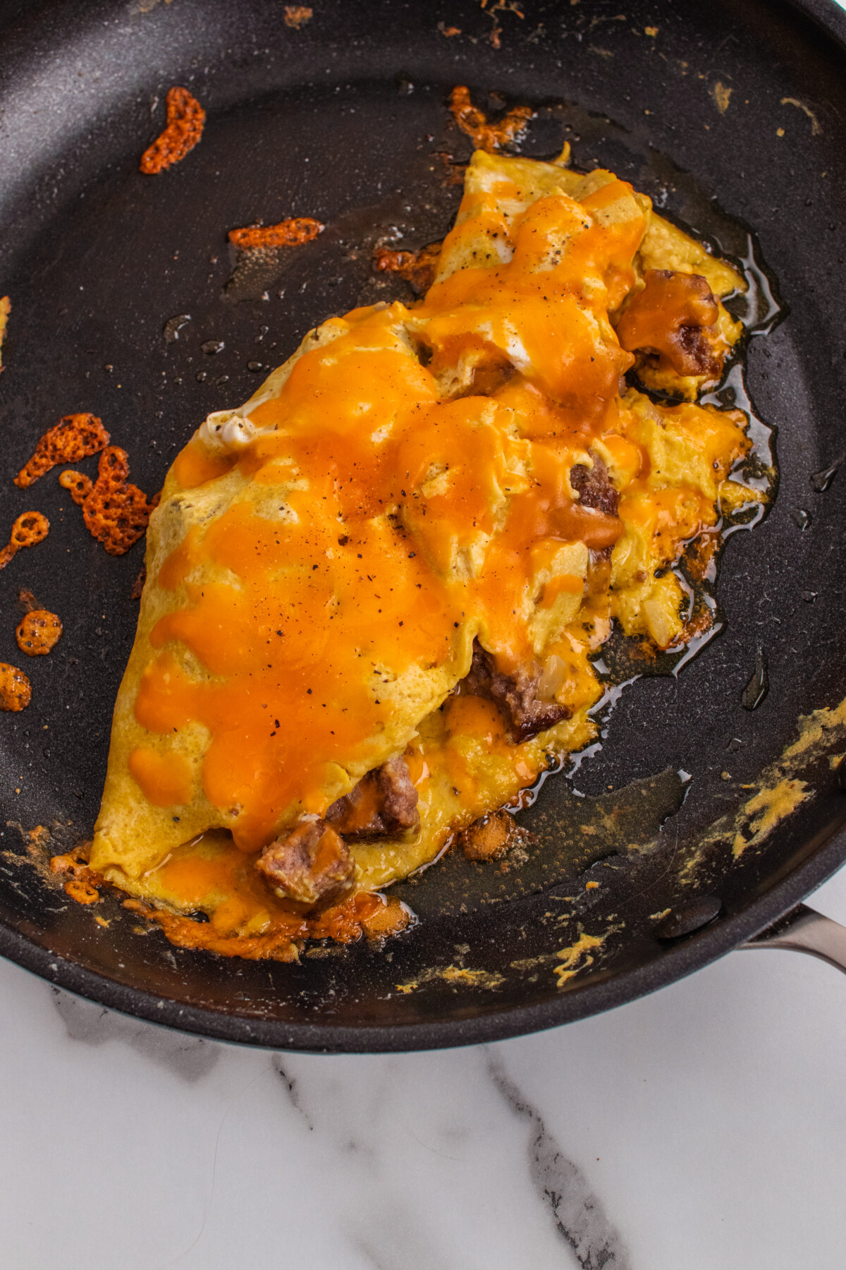 Easy Cheeseburger Omelette How to use leftover Hamburgers