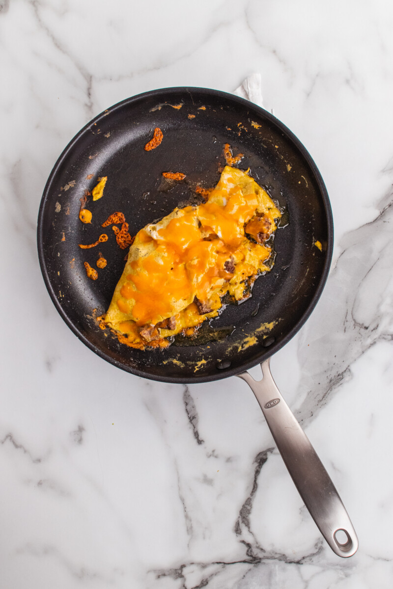 Easy Cheeseburger Omelette How to use leftover Hamburgers