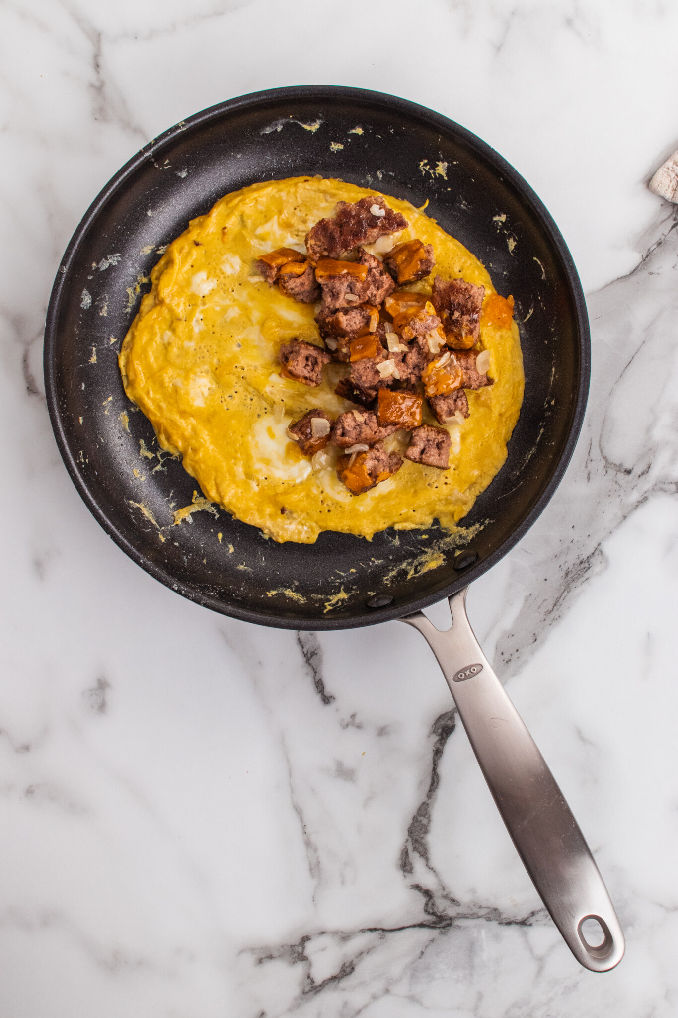 Easy Cheeseburger Omelette How to use leftover Hamburgers