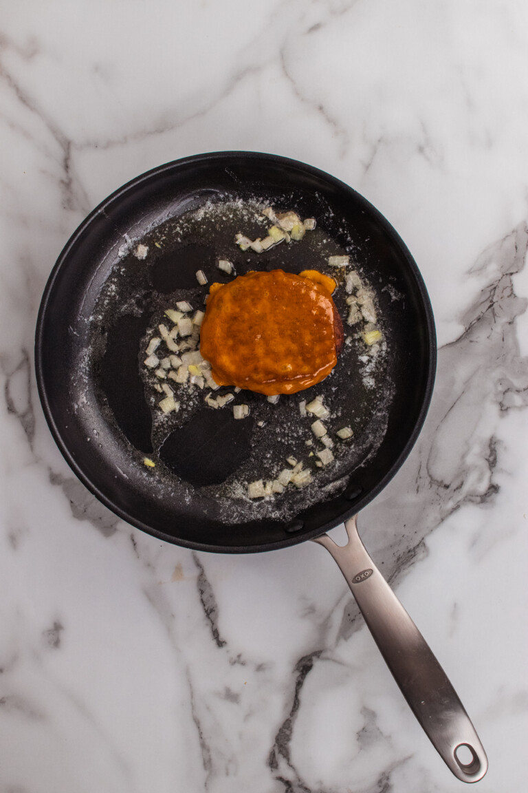 Easy Cheeseburger Omelette How to use leftover Hamburgers