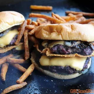 GirlsCanGrill Smoked Smashburger
