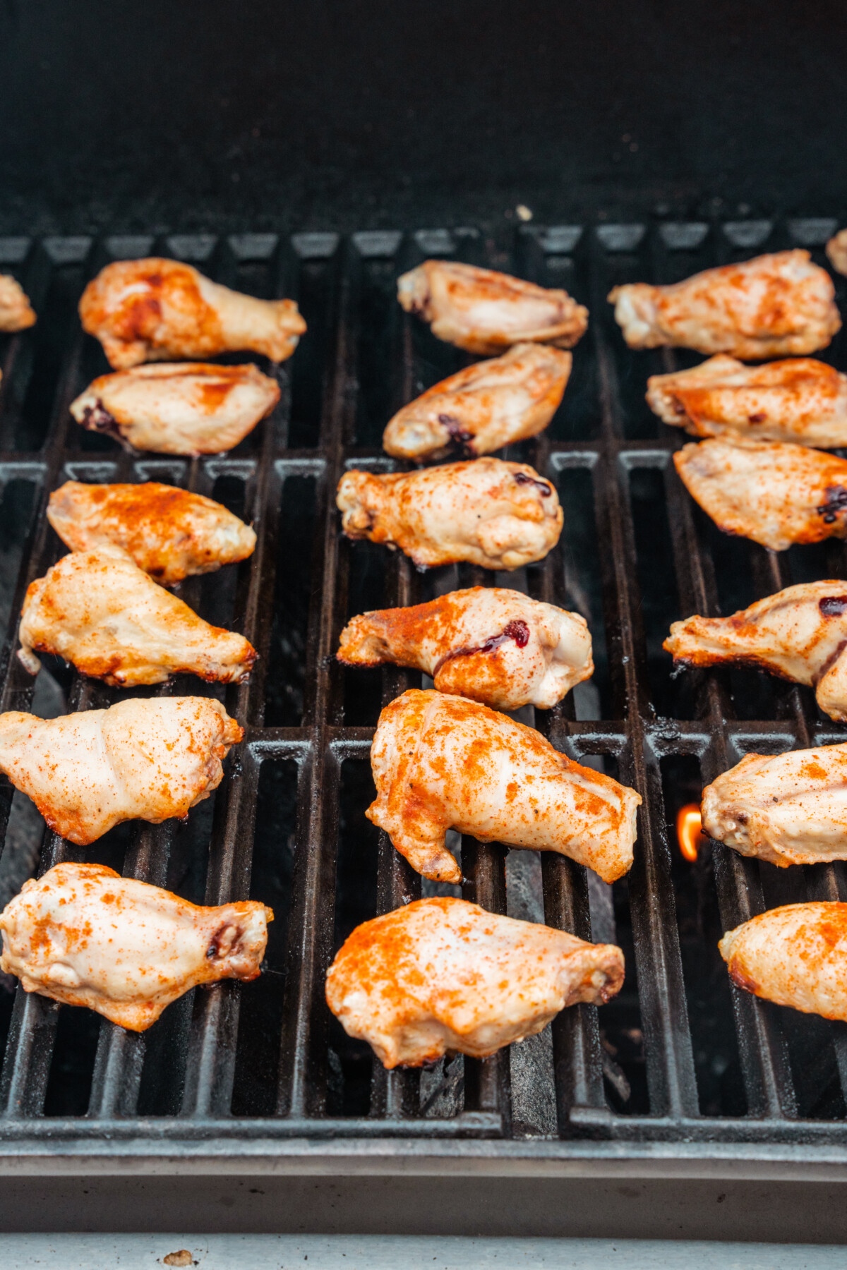 Chicken wings bring grilled.