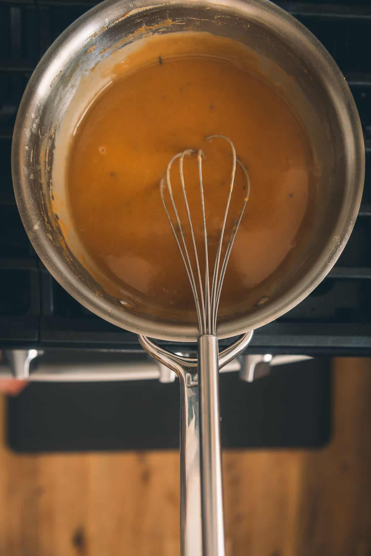 Pot with a smooth roux.