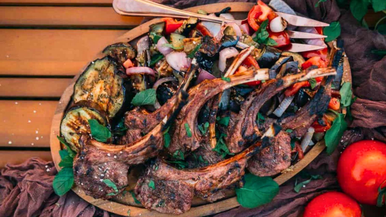 Lamb chops grilled with spices until browned.